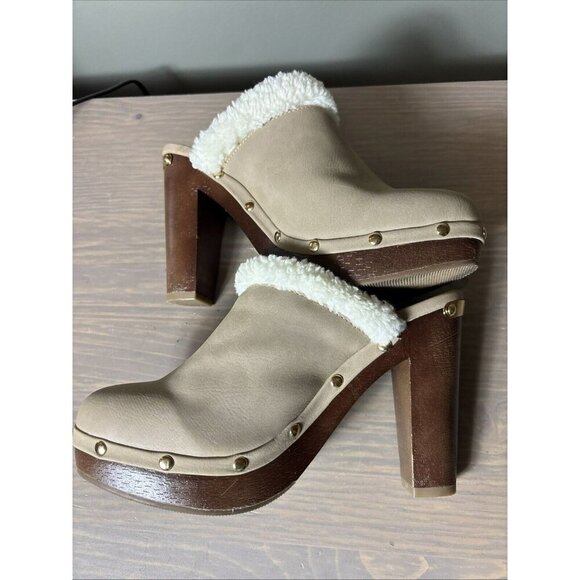 Juicy Couture Anora Faux Fur Shearling Studded Heel Mule Clogs SZ 7.5M Tan - Picture 8 of 9